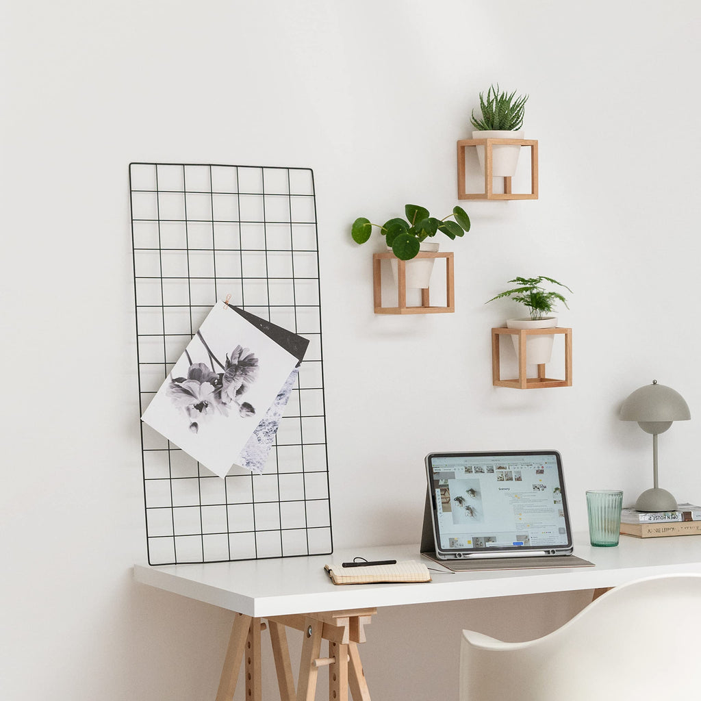 Kazai. Wandvasen -Lille- | Hängende Blumentöpfe in Echtholzrahmen | 3-teiliges Übertopf-Set aus Keramik und Holz für Wand, Tisch und mehr | Natur-Braun